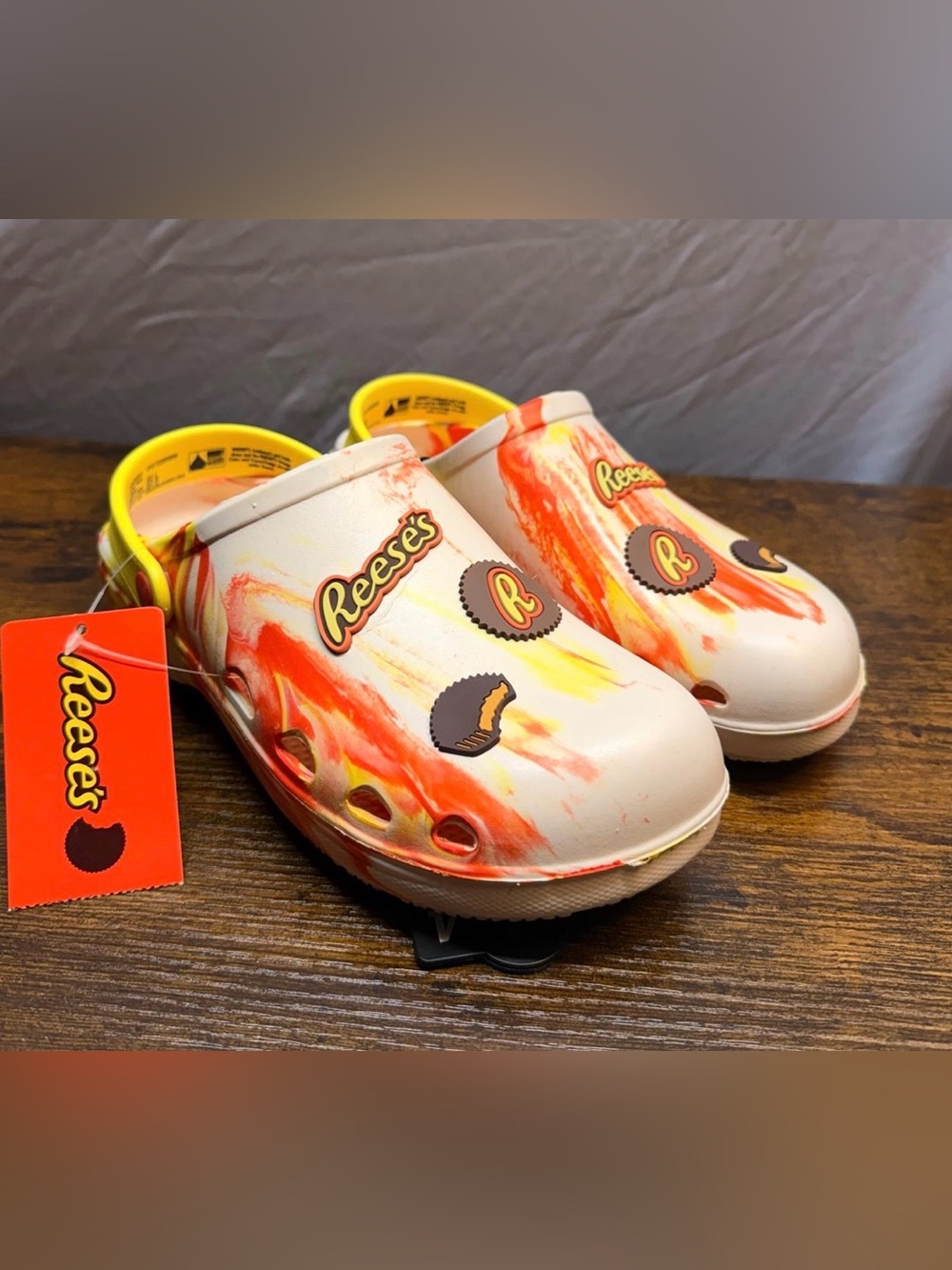 Hershey Reese’s Girls’ Size 4 Lightweight Molded Clog Sandals NWT